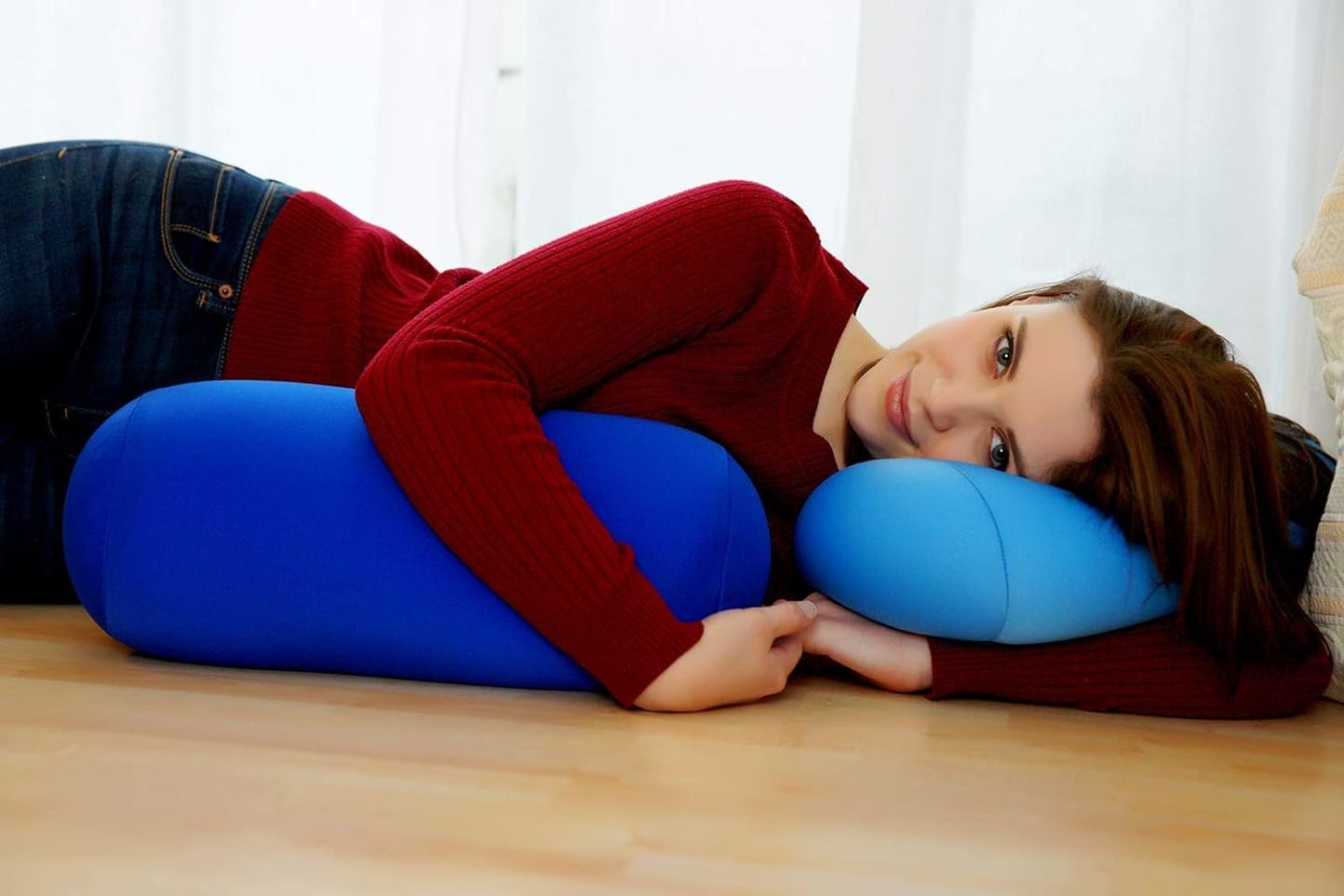 Features to Consider in a Neck Roll Pillow